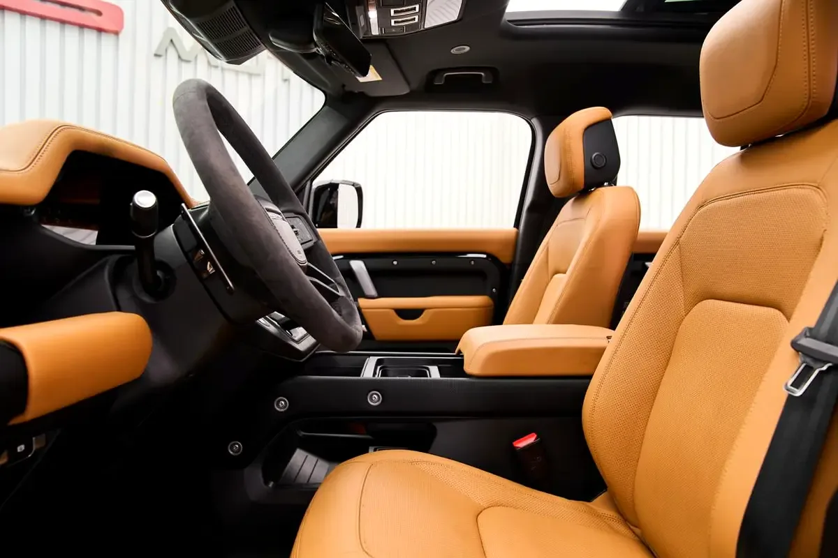 2025 Land Rover Defender 110 V8 P525, 10/12