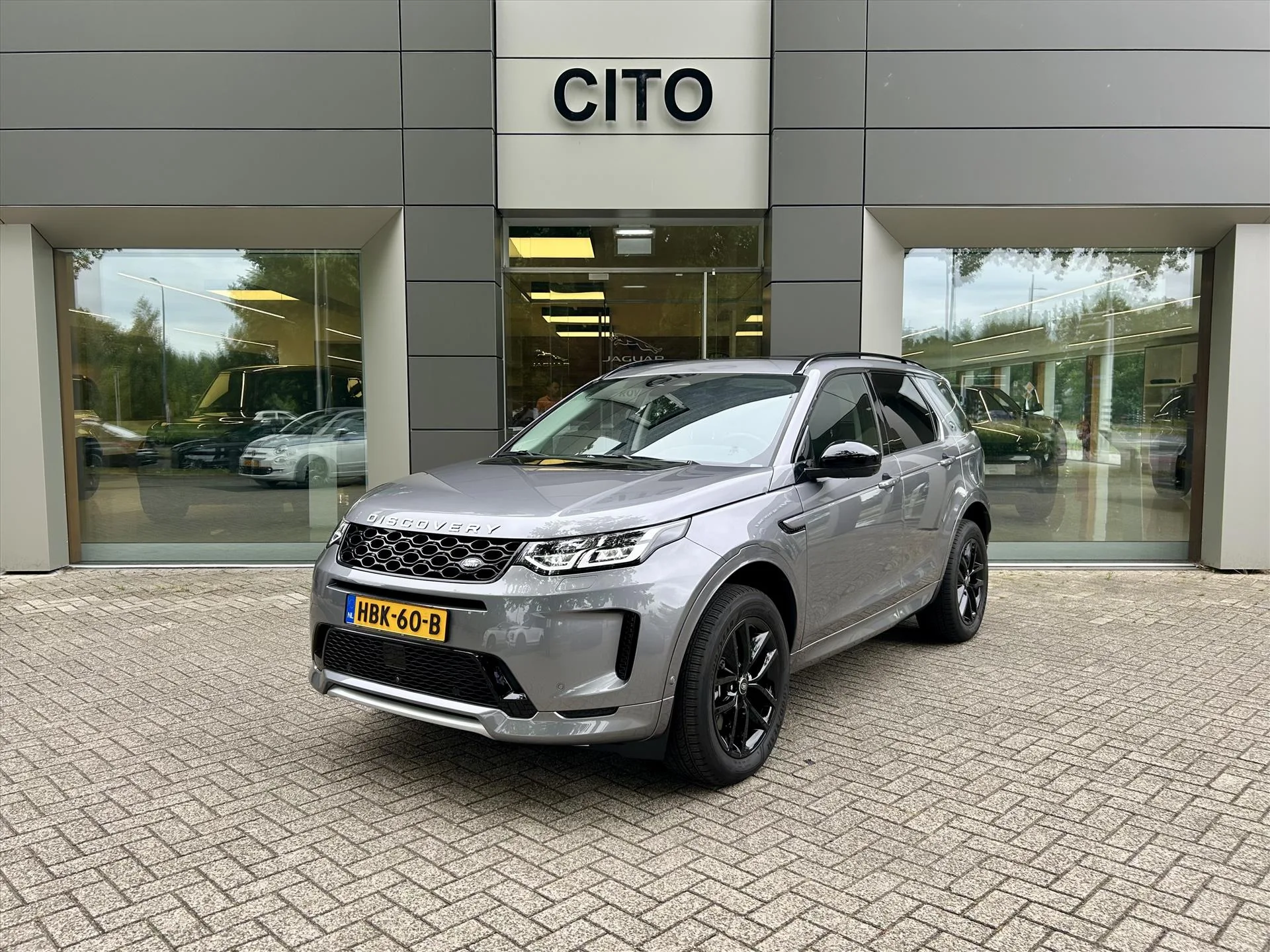 2025 Land Rover Discovery Sport proposée par un concessionnaire spécialisé à Eindhoven, Pays-Bas, photo principale