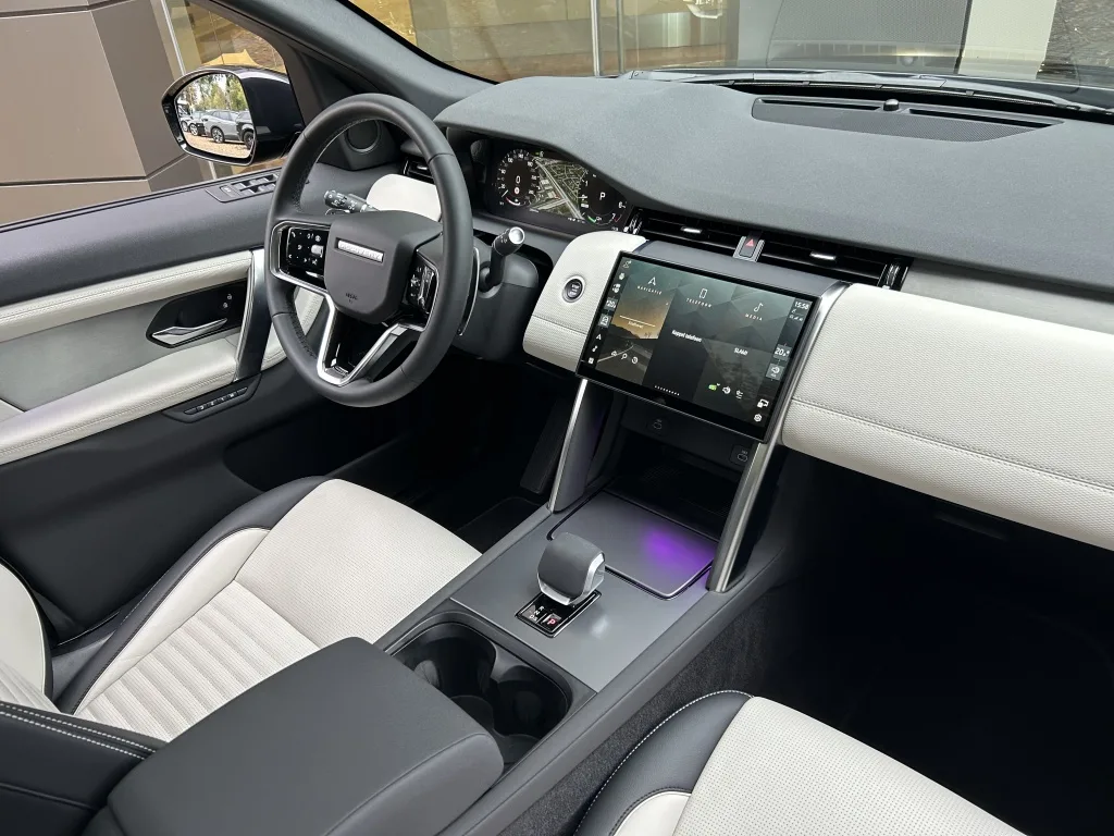 2025 Land Rover Discovery Sport P270e Dynamic Edition, 5/30
