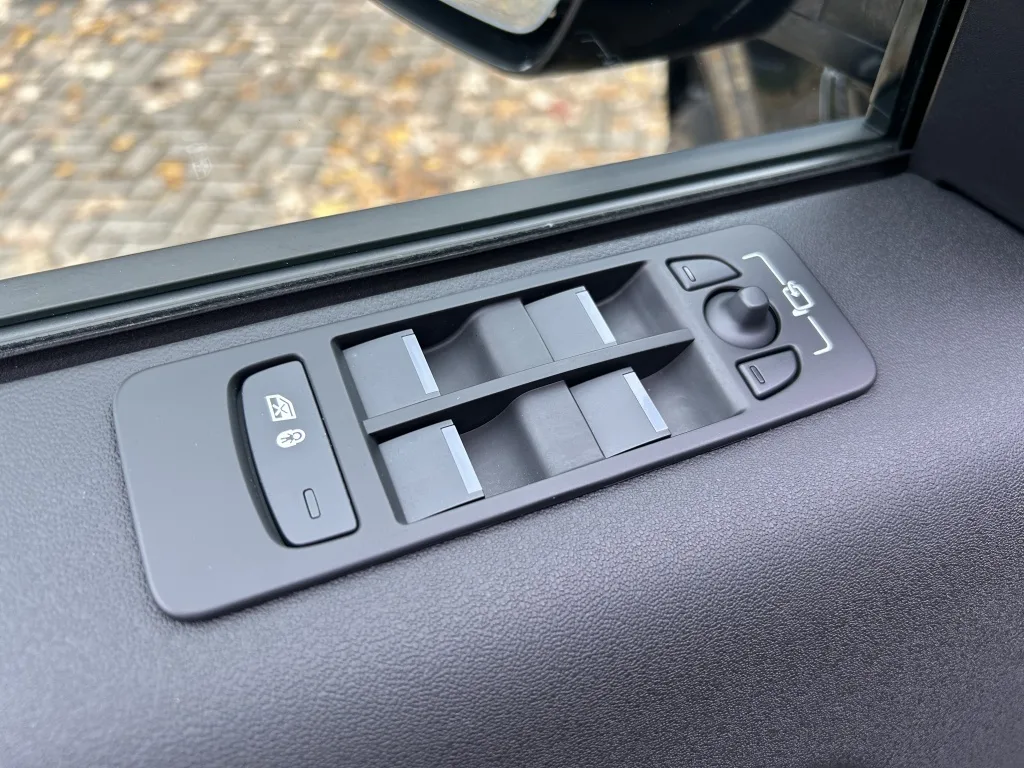 2025 Land Rover Discovery Sport P270e Dynamic Edition, 10/30
