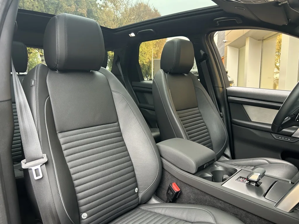 2025 Land Rover Discovery Sport P270e Dynamic SE, 4/30