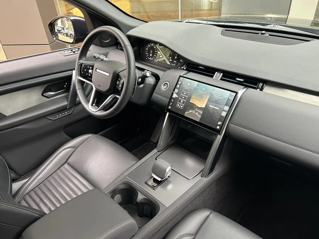 2025 Land Rover Discovery Sport P270e Dynamic SE, 5/30