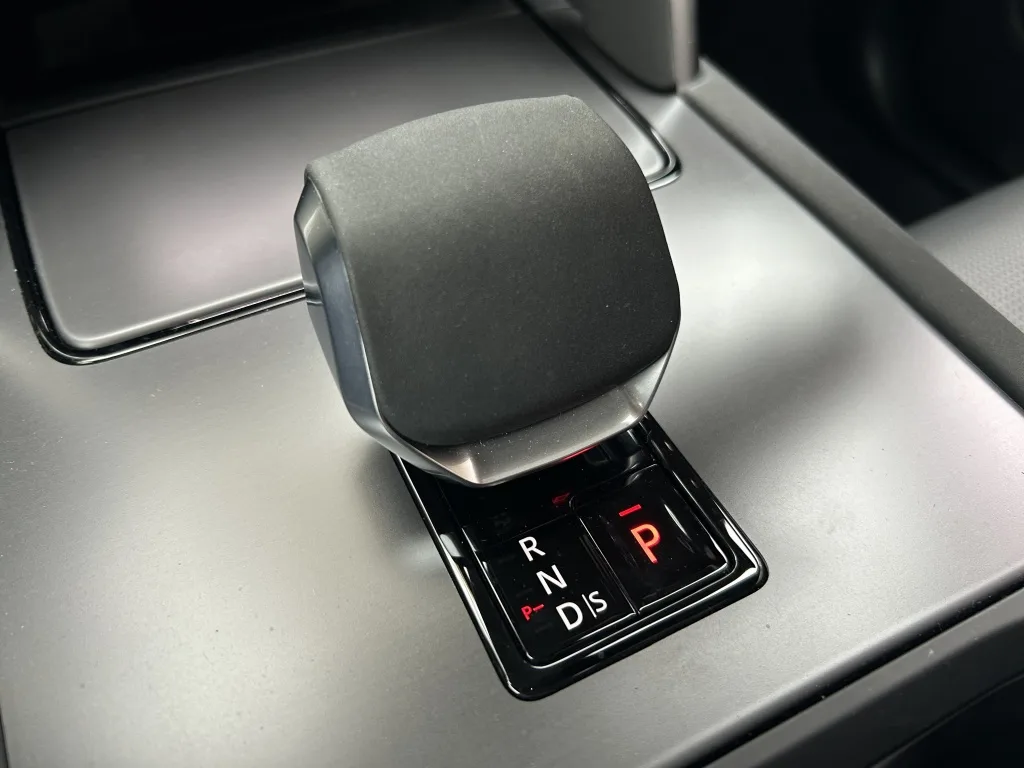 2025 Land Rover Discovery Sport P270e Dynamic SE, 9/30