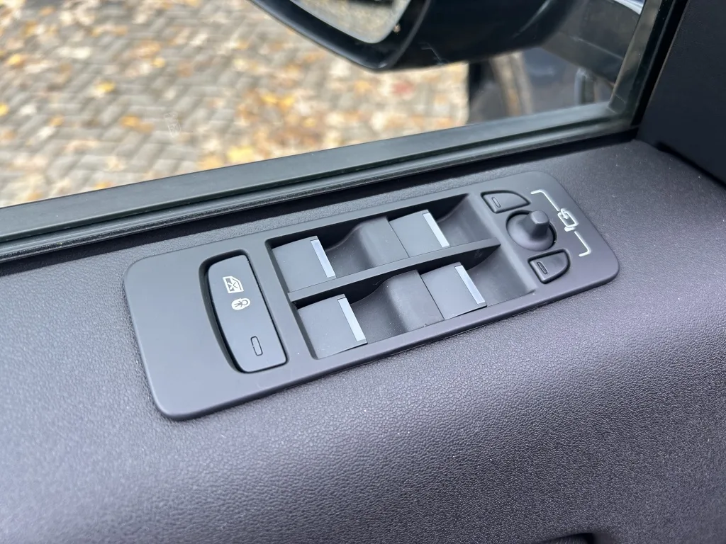2025 Land Rover Discovery Sport P270e Dynamic SE, 10/30