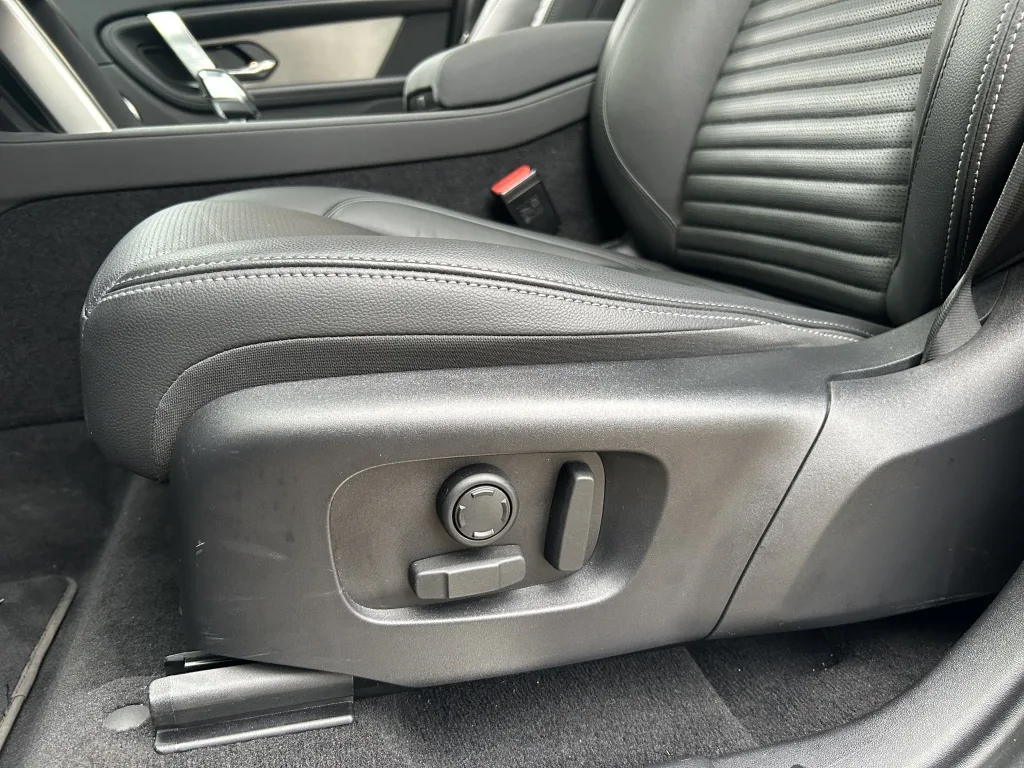 2025 Land Rover Discovery Sport P270e Dynamic SE, 14/30