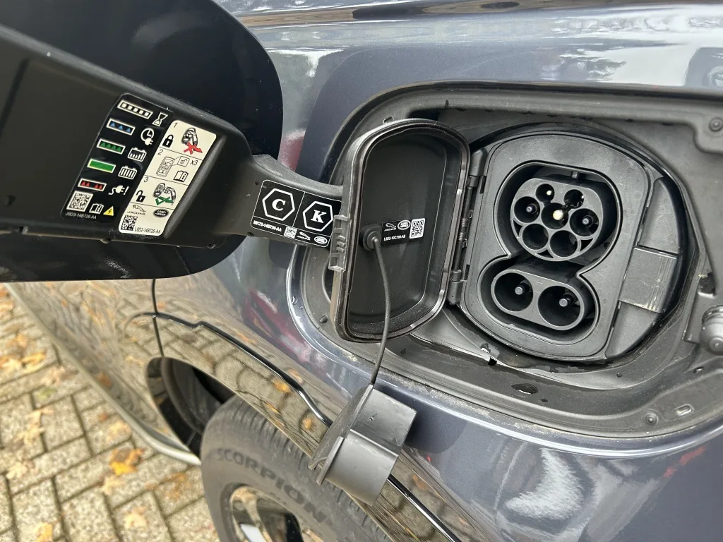 2025 Land Rover Discovery Sport P270e Dynamic SE, 17/30
