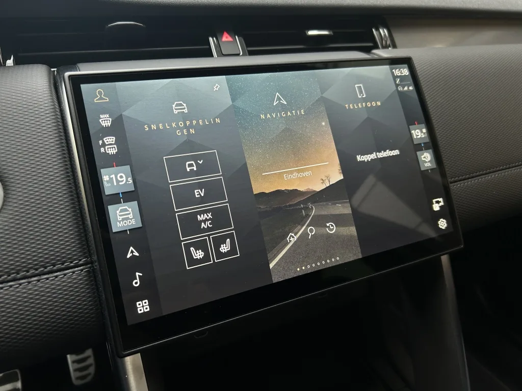2025 Land Rover Discovery Sport P270e Dynamic SE, 19/30