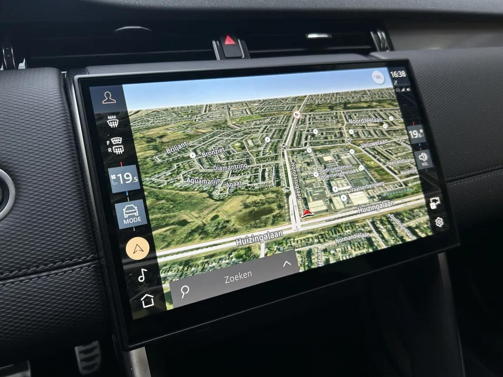 2025 Land Rover Discovery Sport P270e Dynamic SE, 21/30
