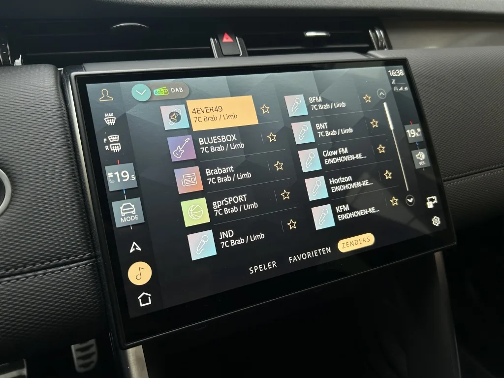 2025 Land Rover Discovery Sport P270e Dynamic SE, 22/30