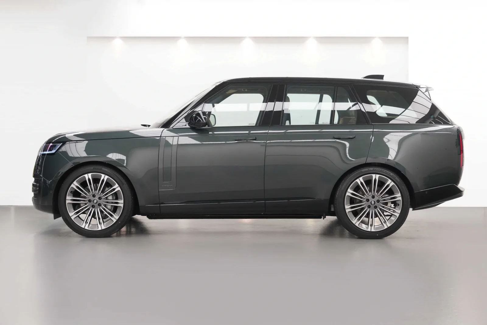 2025 Land Rover Range Rover Autobiography P400, 2/17