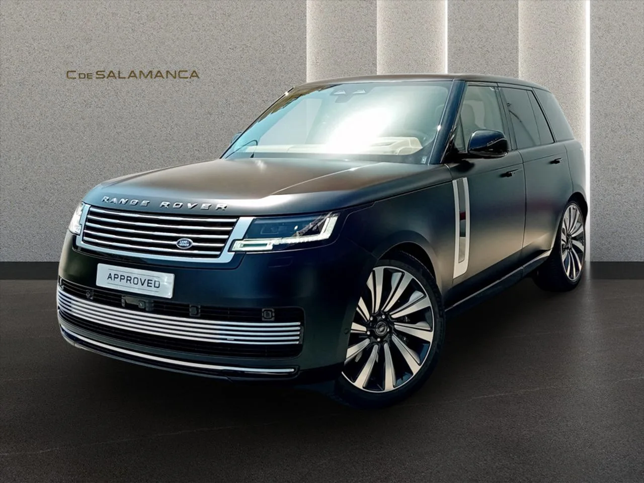 2025 Land Rover Range Rover offered by a specialist dealer in Marbella, main photo