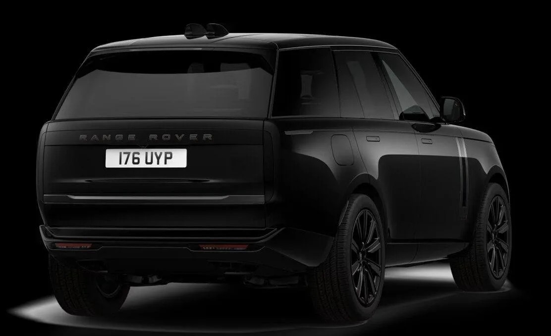 2025 Land Rover Range Rover P460e HSE, 3/5