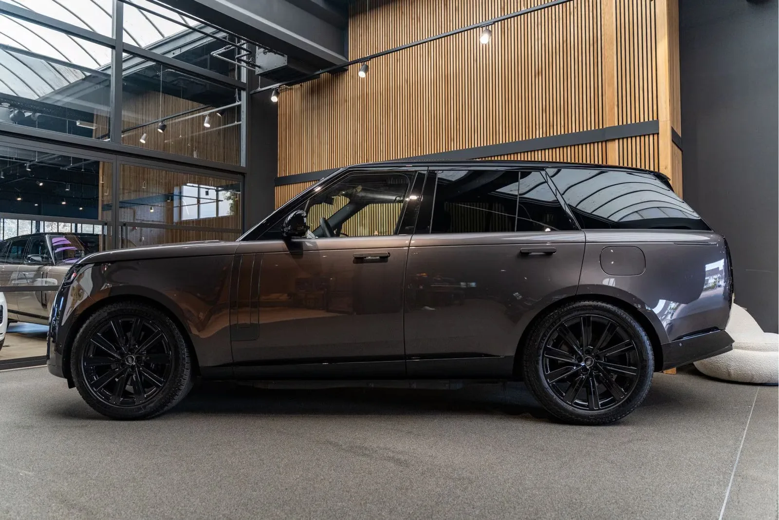 2025 Land Rover Range Rover P460e HSE, 3/30