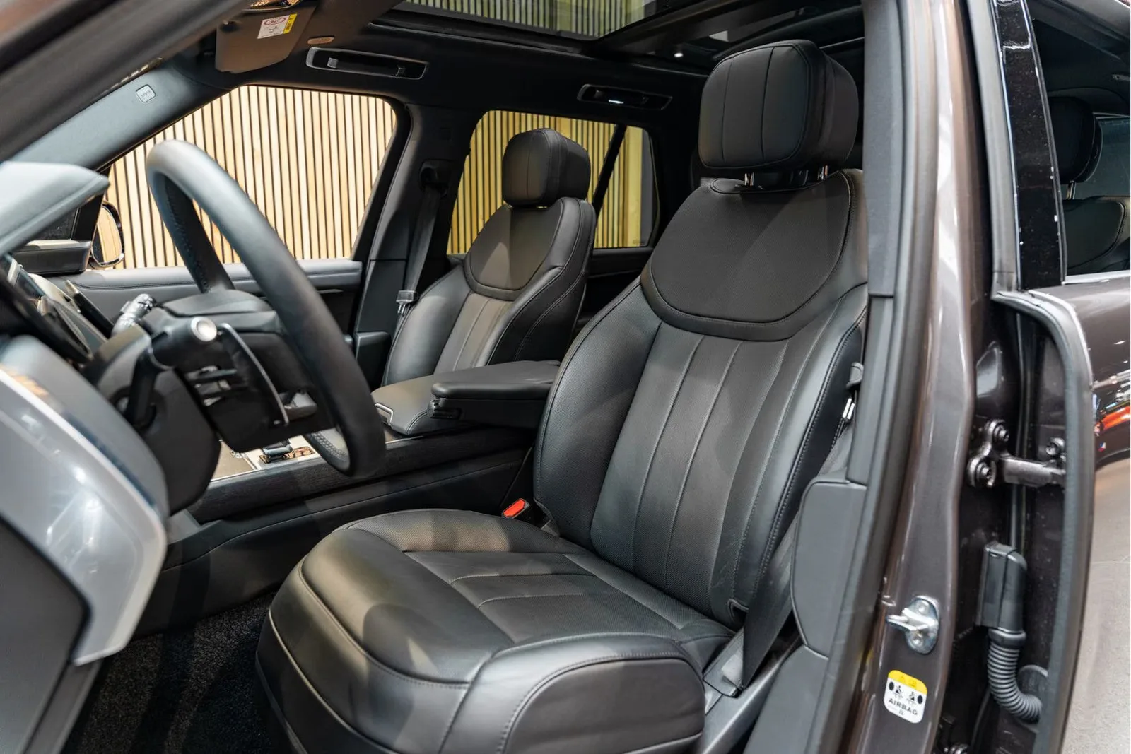 2025 Land Rover Range Rover P460e HSE, 9/30