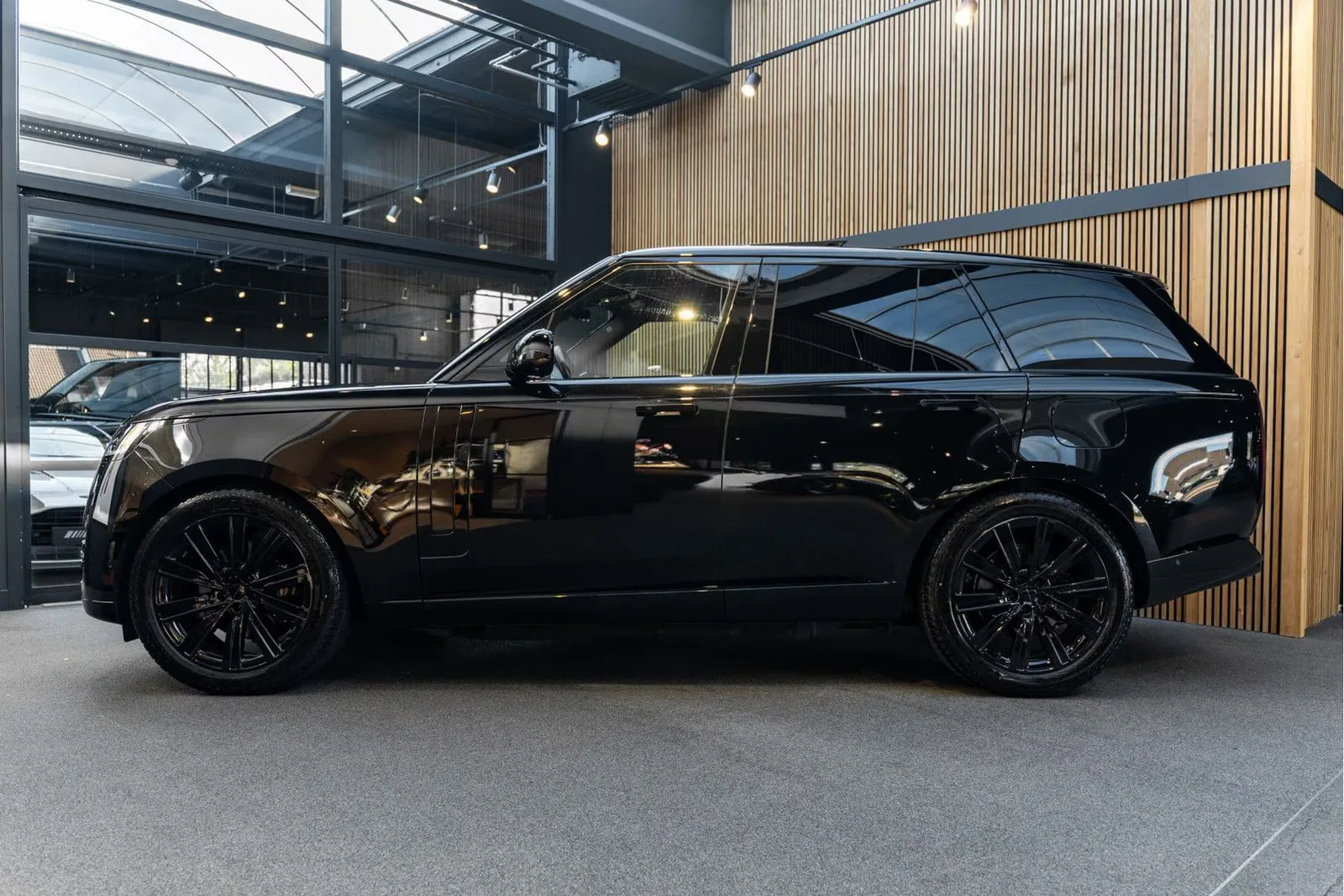 2025 Land Rover Range Rover P460e HSE, 3/30