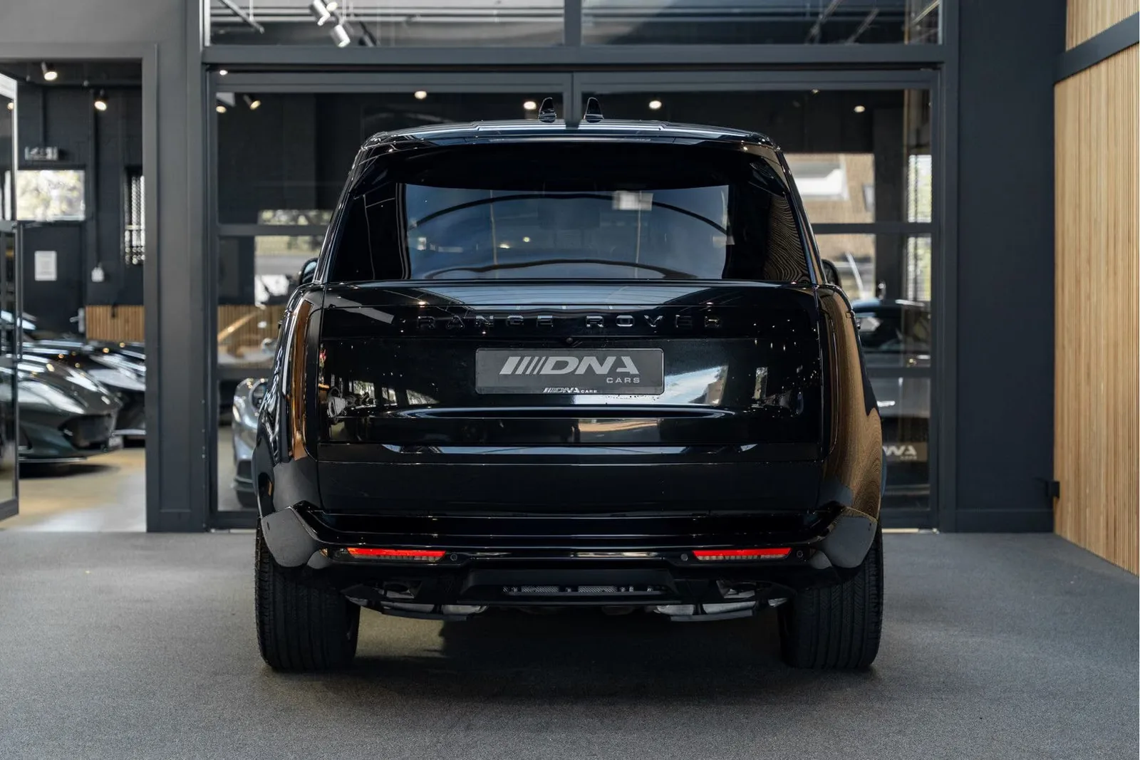 2025 Land Rover Range Rover P460e HSE, 4/30