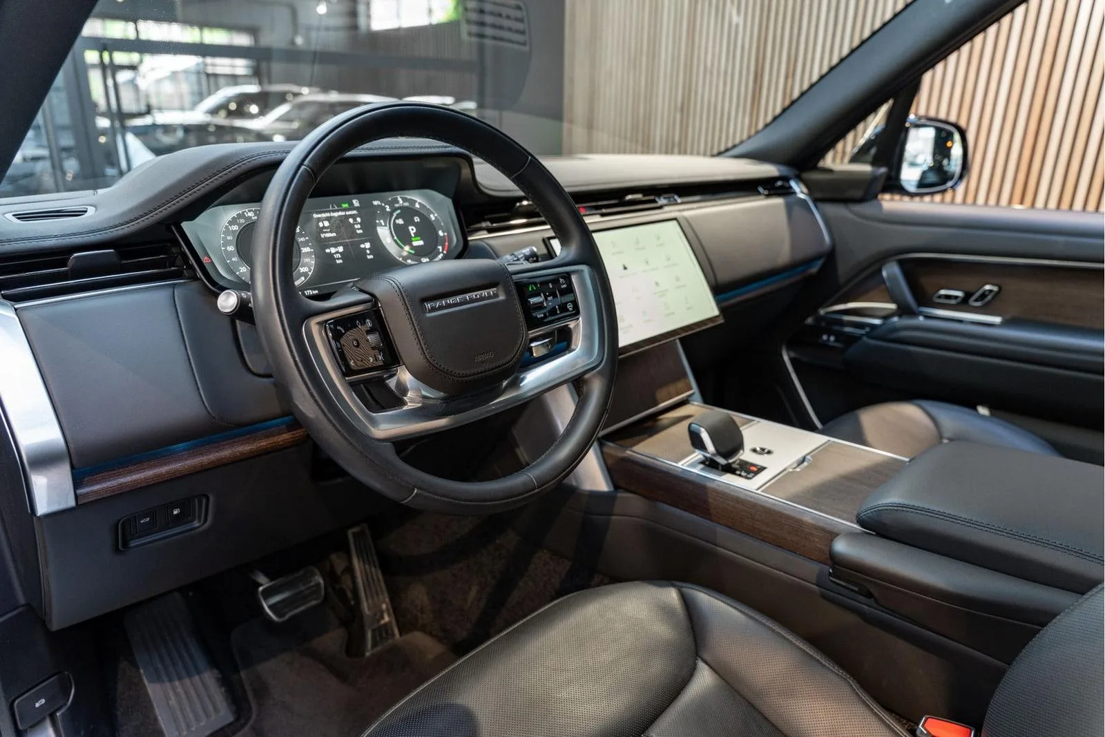 2025 Land Rover Range Rover P460e HSE, 6/30