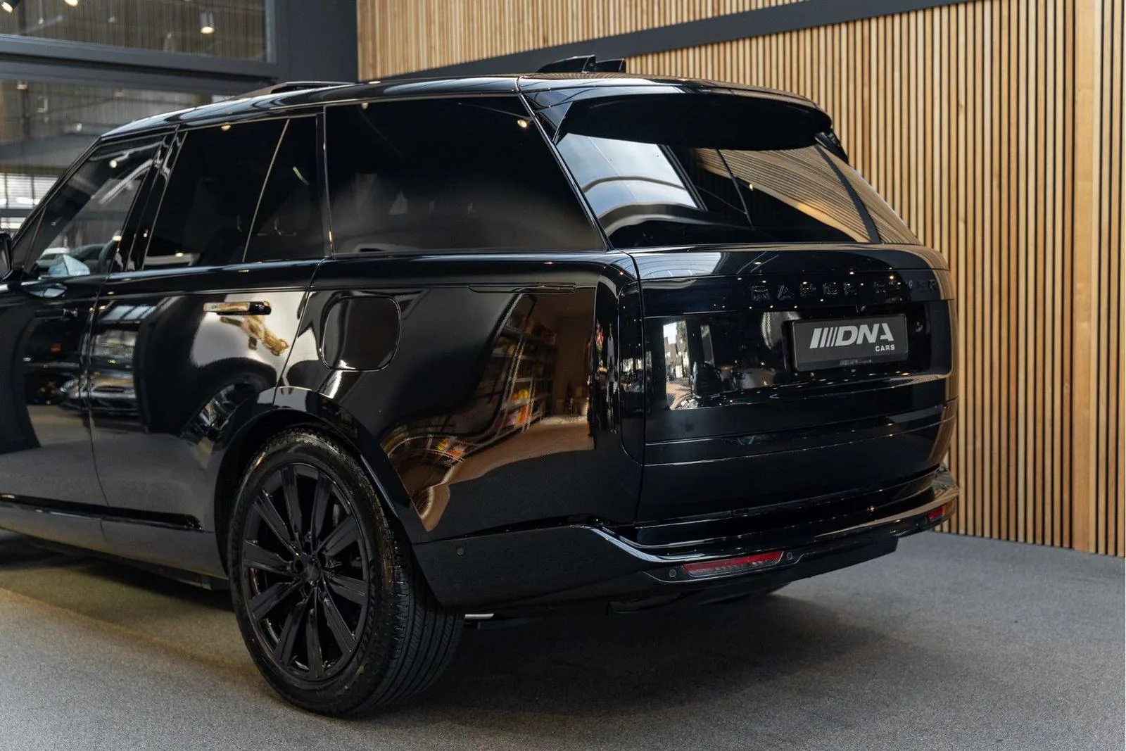 2025 Land Rover Range Rover P460e HSE, 12/30