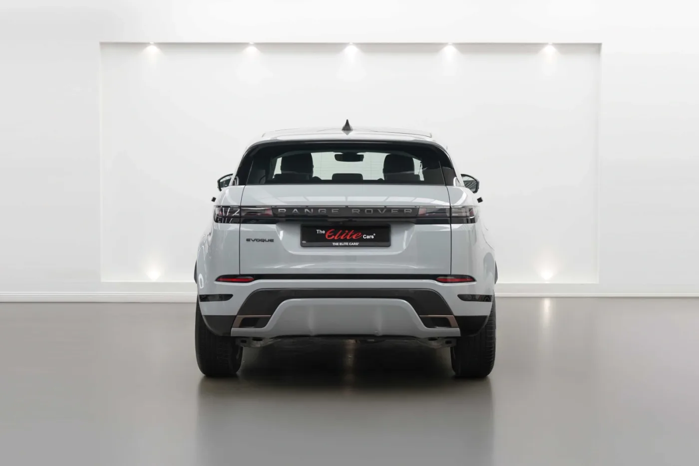 2025 Land Rover Range Rover Evoque P200, SE Dynamic offered by a specialist dealer in Dubai, United Arab Emirates, photo 4 of 10