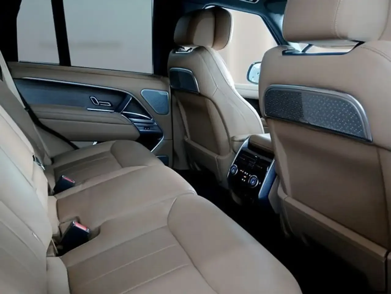 2025 Land Rover Range Rover P460e, 18/22