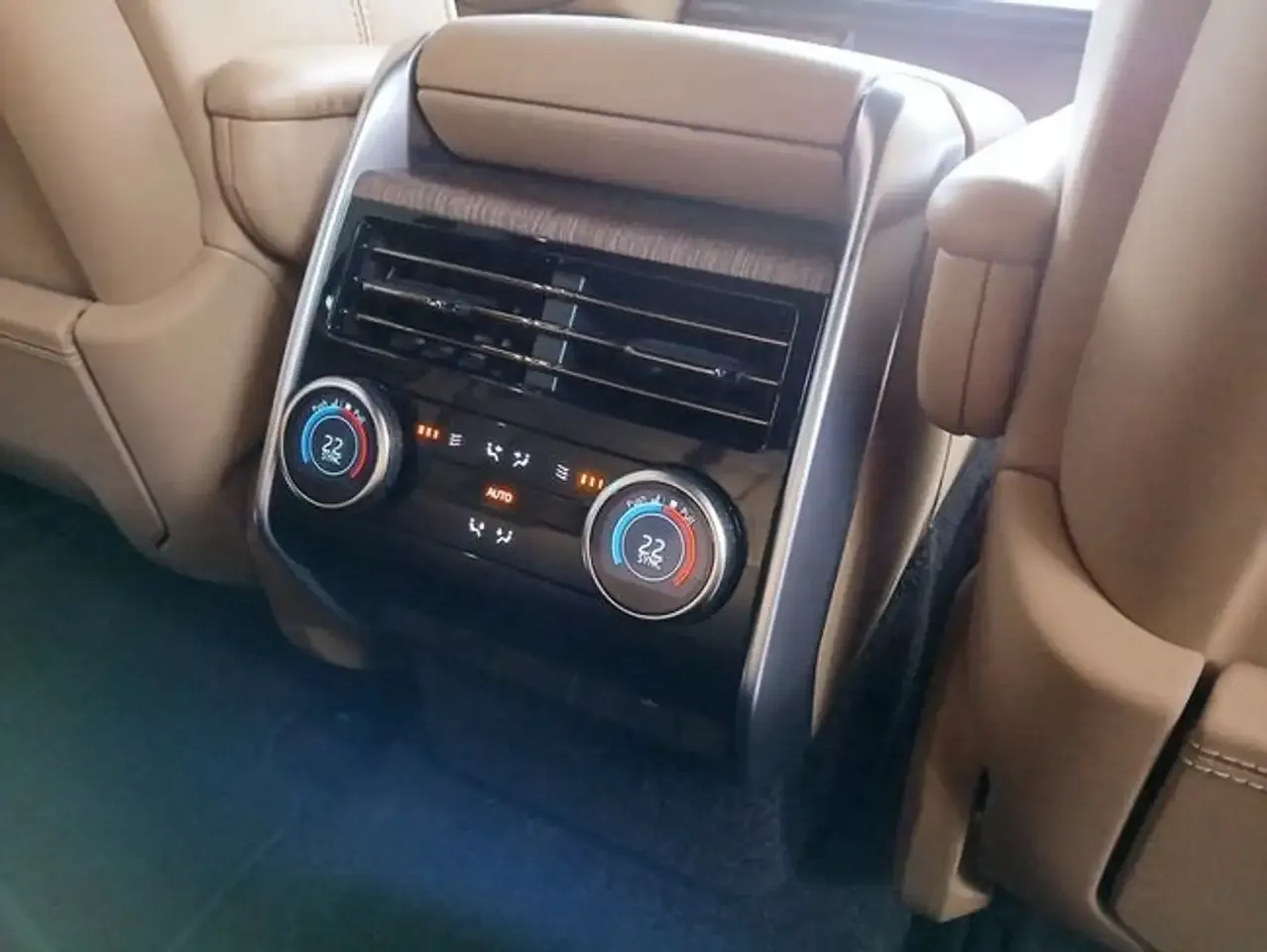 2025 Land Rover Range Rover P460e, 19/22