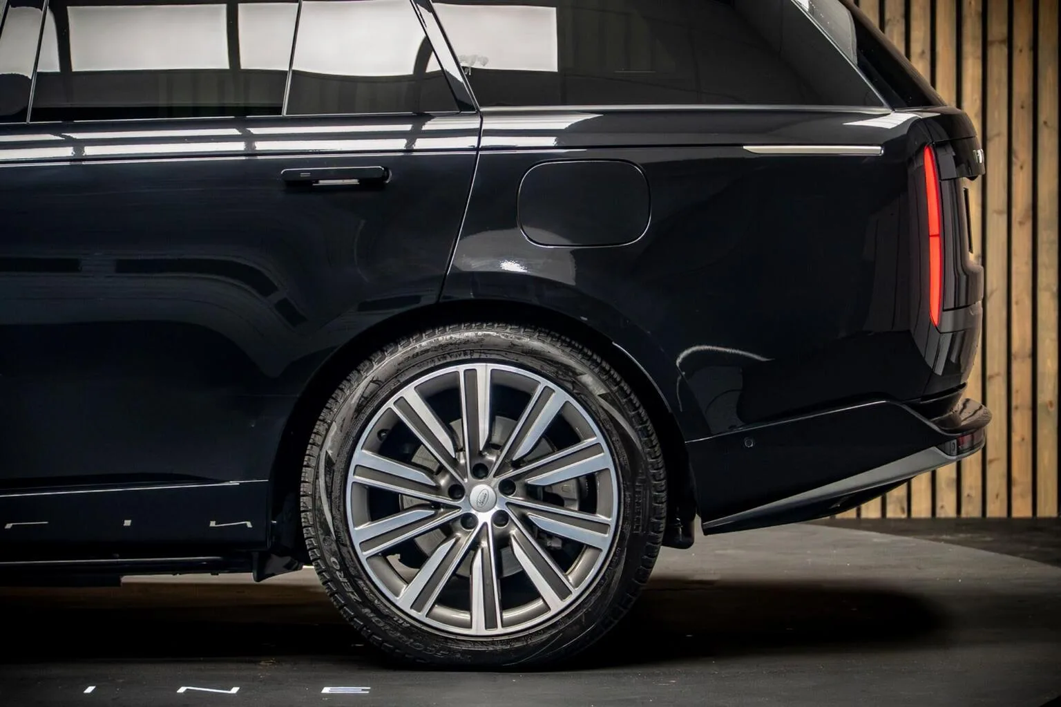 2025 Land Rover Range Rover P460e HSE, 17/30