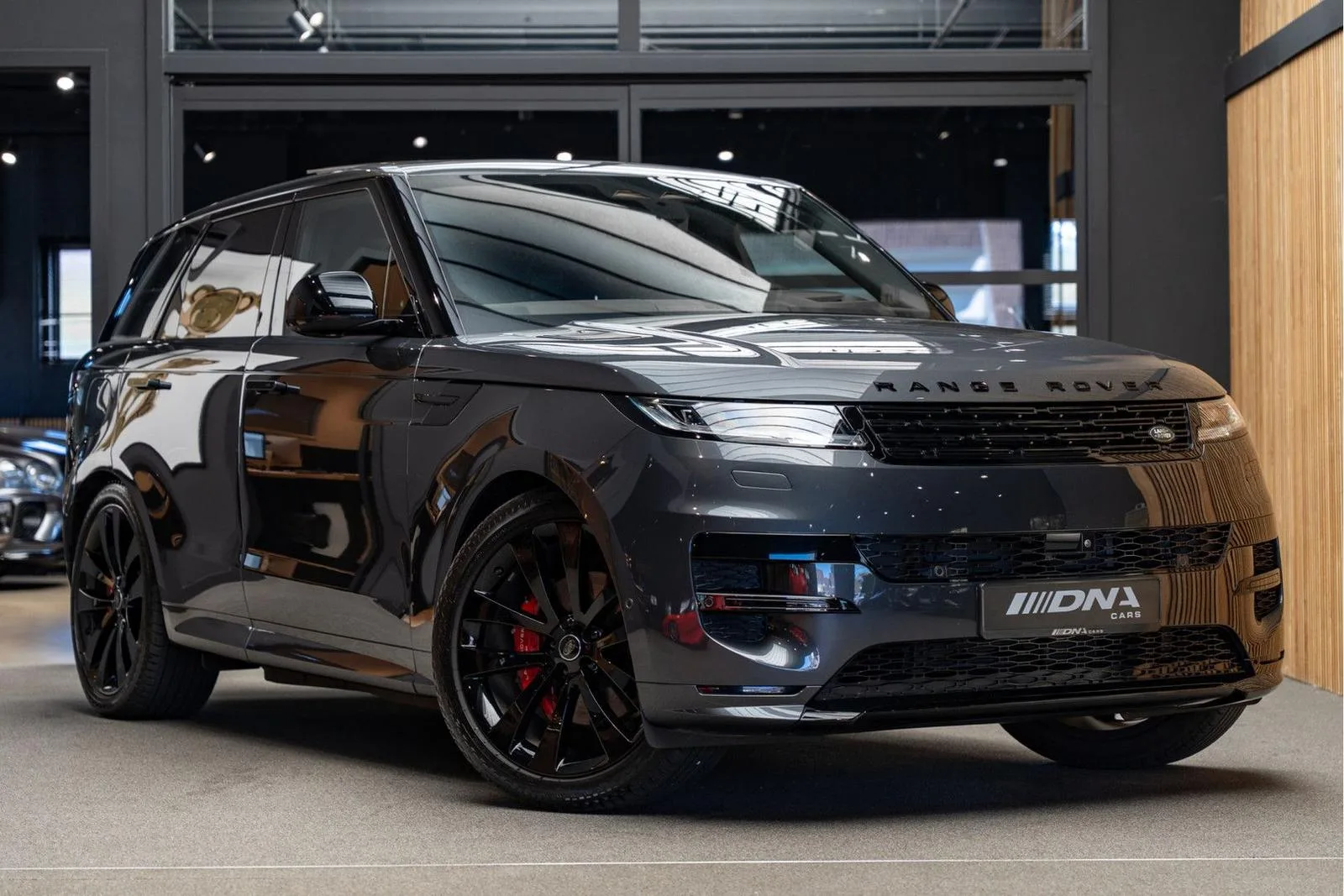 2025 Land Rover Range Rover Sport P460e Dynamic HSE offered by a specialist dealer in Naarden, Netherlands, main photo