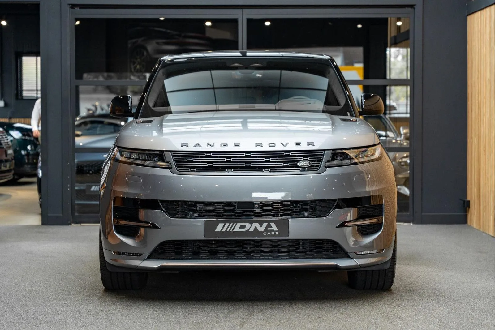 2025 Land Rover Range Rover Sport P550e Autobiography, 2/30
