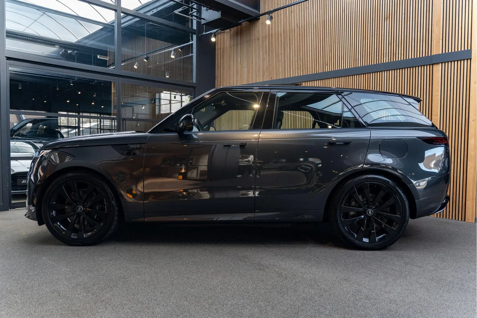 2025 Land Rover Range Rover Sport P460e Dynamic SE, 3/30