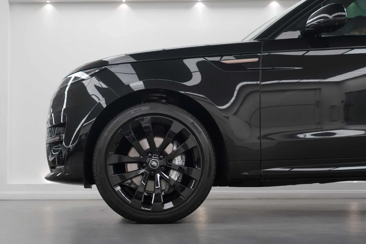 2025 Land Rover Range Rover Sport P400, HSE Dynamic angeboten von einem Fachhändler in Dubai, Vereinigte Arabische Emirate, Foto 6 von 10