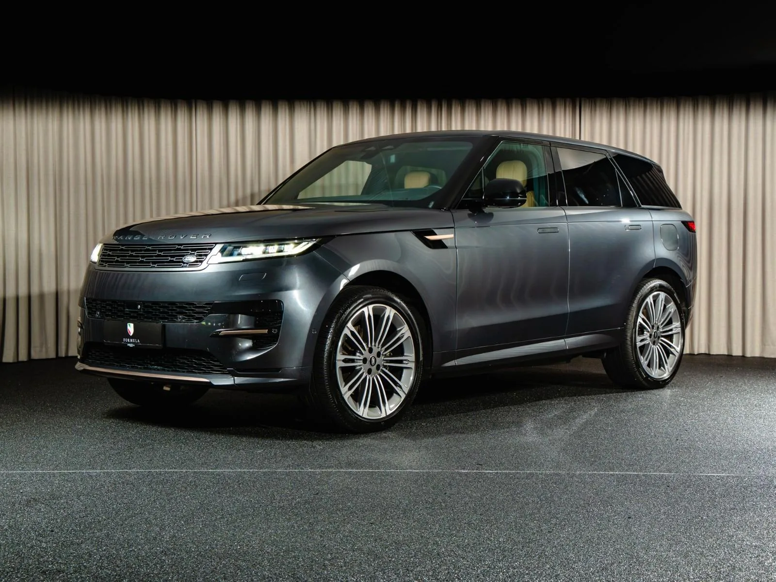 2025 Land Rover Range Rover Sport proposée par un concessionnaire spécialisé à Kongens Lyngby, Danemark, photo principale