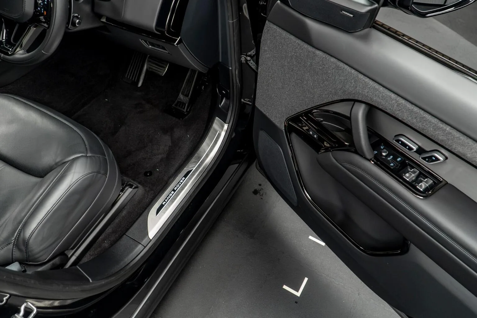 2025 Land Rover Range Rover Sport D300 Stealth Edition, 28/30
