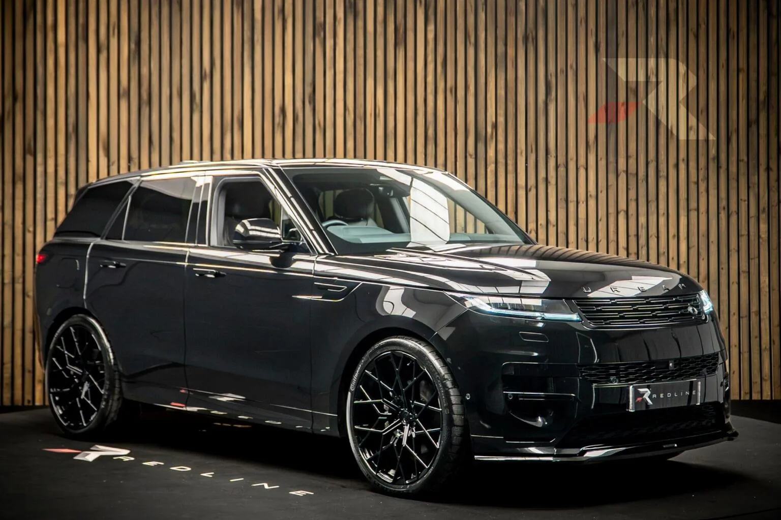 2025 Land Rover Range Rover Sport en un concesionario especializado de Knaresborough, Reino Unido, foto principal