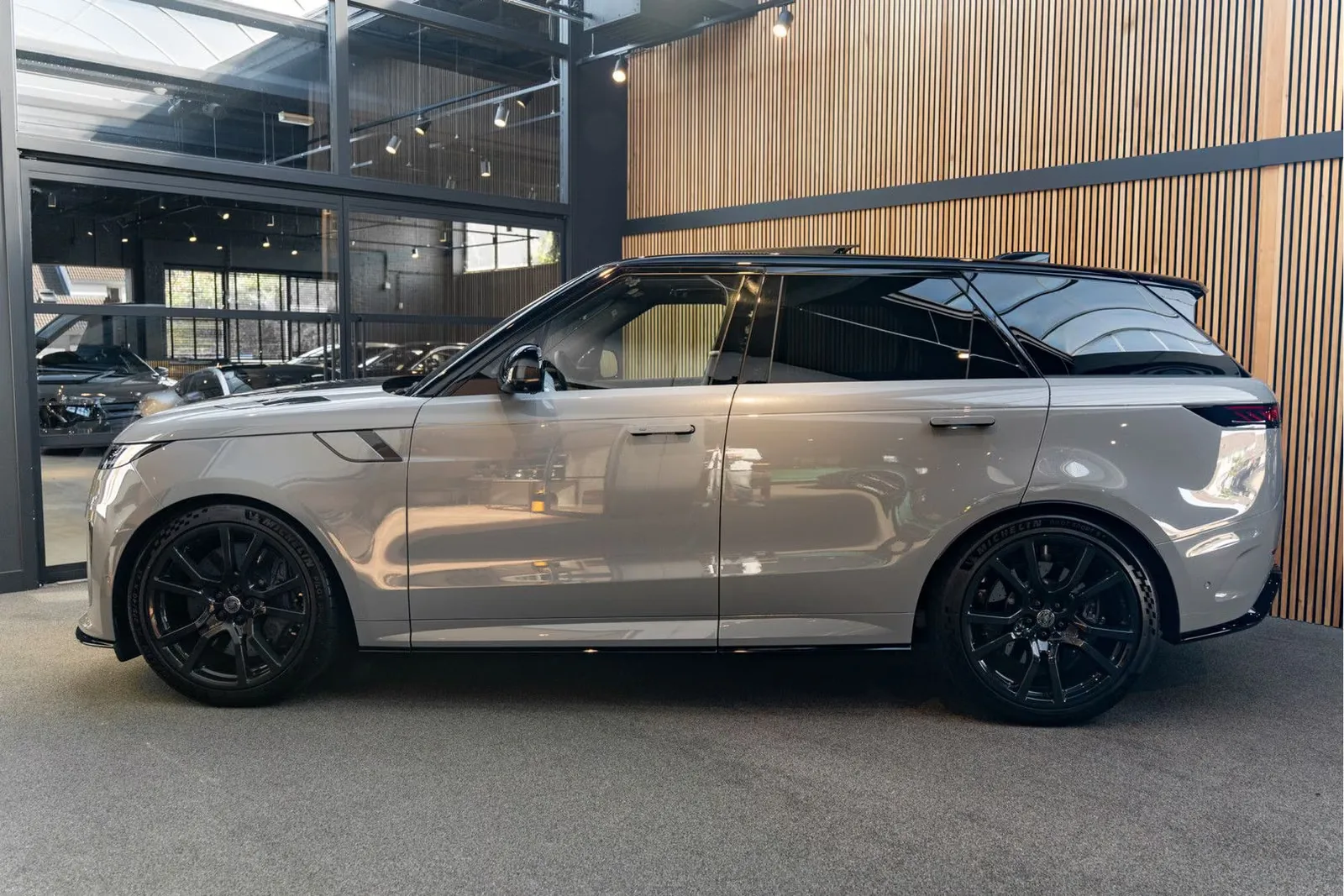2025 Land Rover Range Rover Sport SV P635 Carbon, 4/30