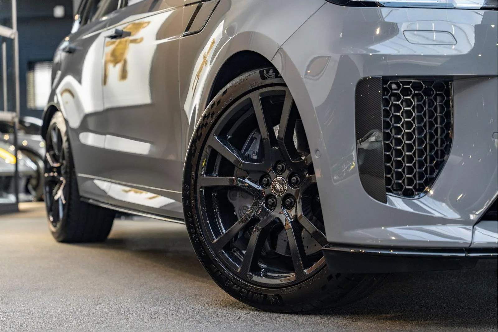 2025 Land Rover Range Rover Sport SV P635 Carbon, 6/30