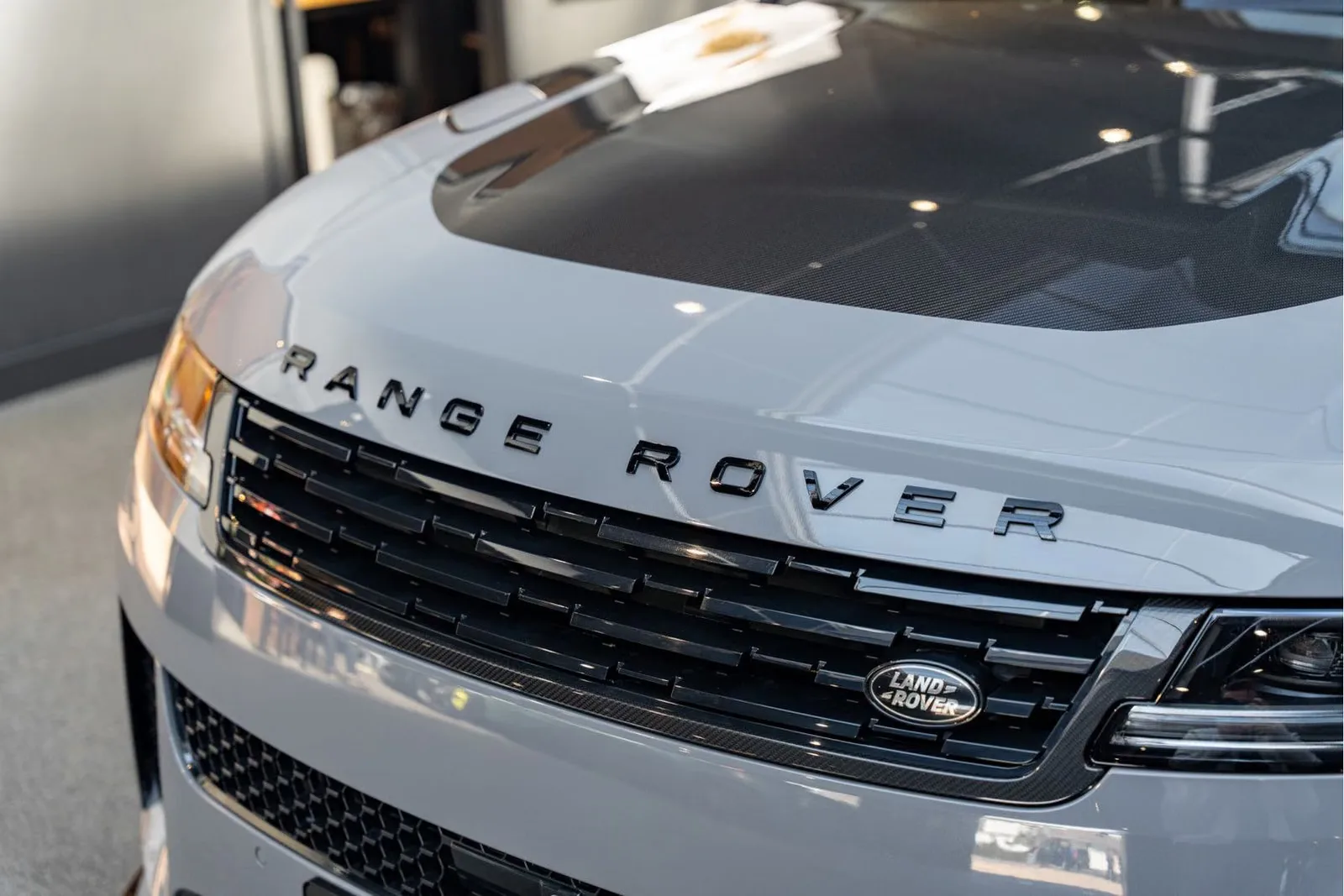 2025 Land Rover Range Rover Sport SV P635 Carbon, 8/30
