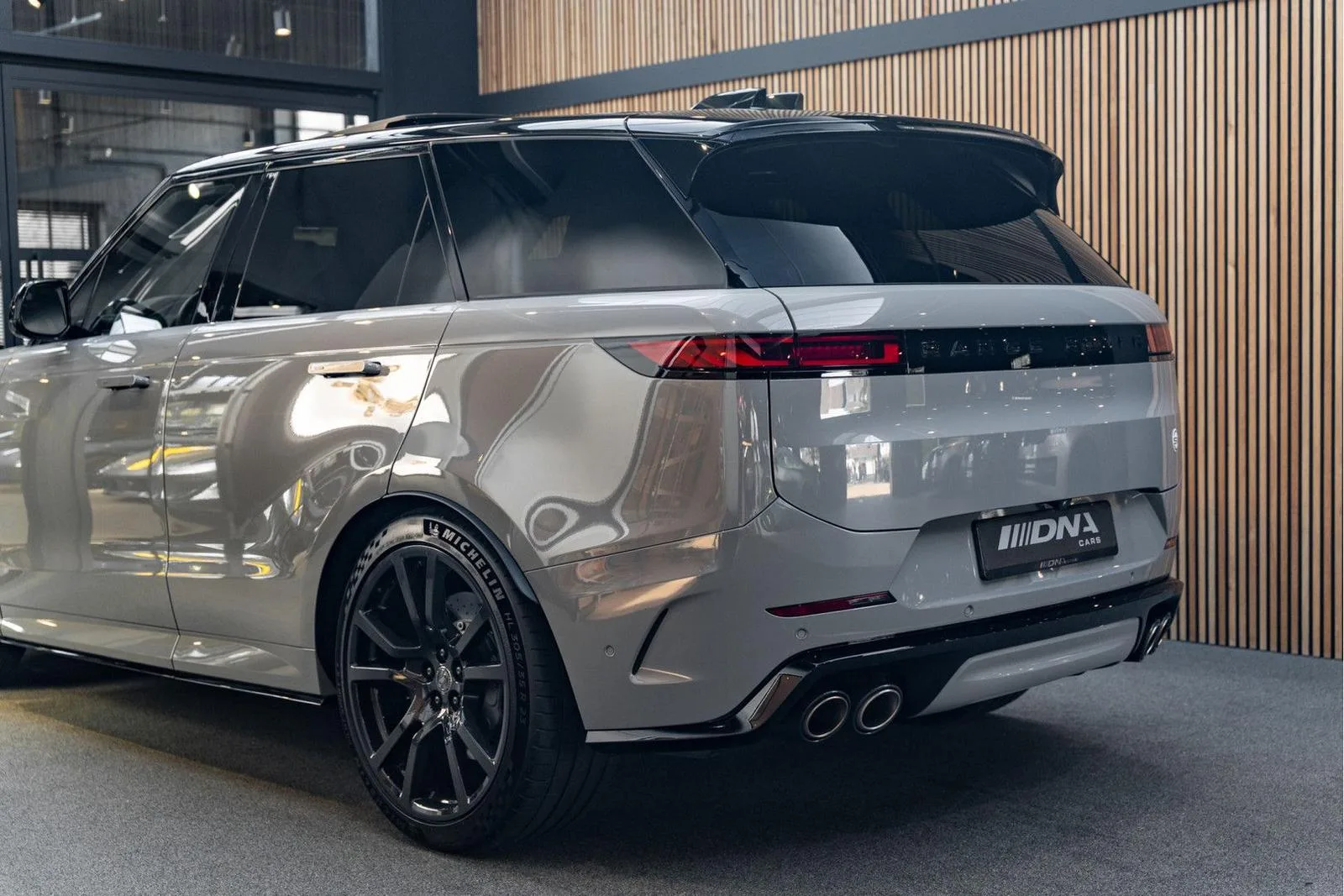 2025 Land Rover Range Rover Sport SV P635 Carbon, 13/30