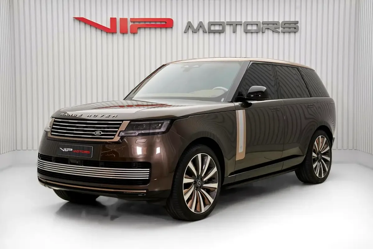 2025 Land Rover Range Rover SV P615 angeboten von einem Fachhändler in Dubai, Vereinigte Arabische Emirate, Hauptfoto