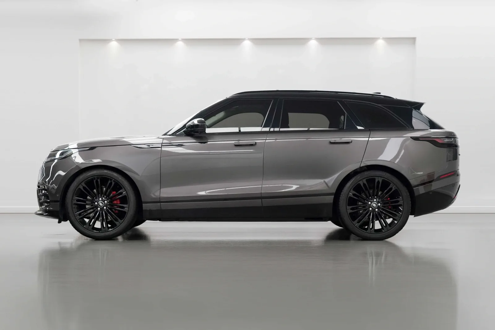 2025 Land Rover Range Rover Velar SE P250 Dynamic, 2/16