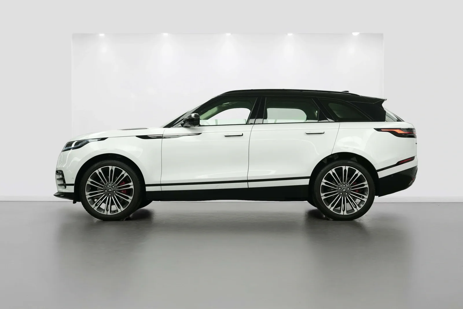 2025 Land Rover Range Rover Velar SE P250 Dynamic, 2/16