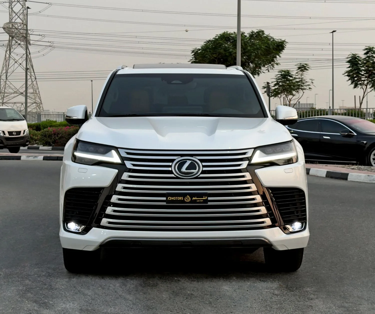 2025 Lexus LX600 Signature proposée par un concessionnaire spécialisé à Dubai, Émirats arabes unis, photo 2 sur 13