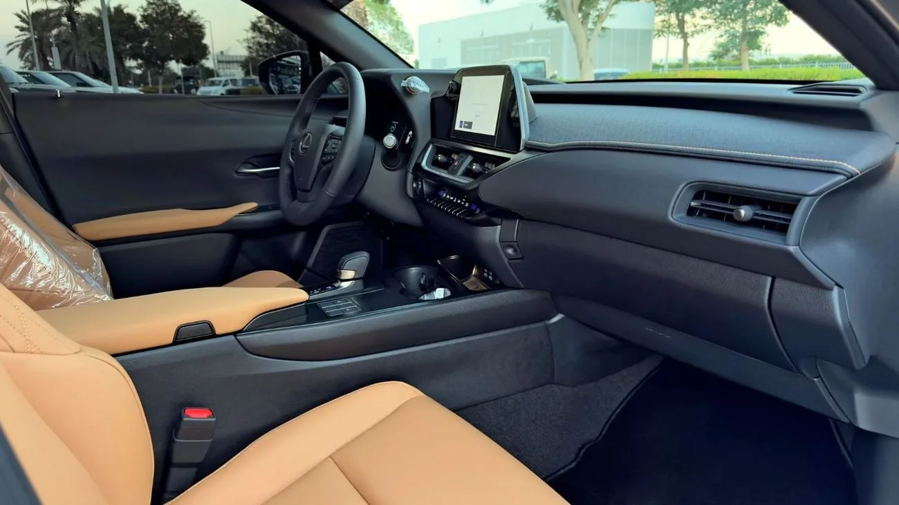 2025 Lexus UX300h Premier angeboten von einem Fachhändler in Dubai, Vereinigte Arabische Emirate, Foto 10 von 13