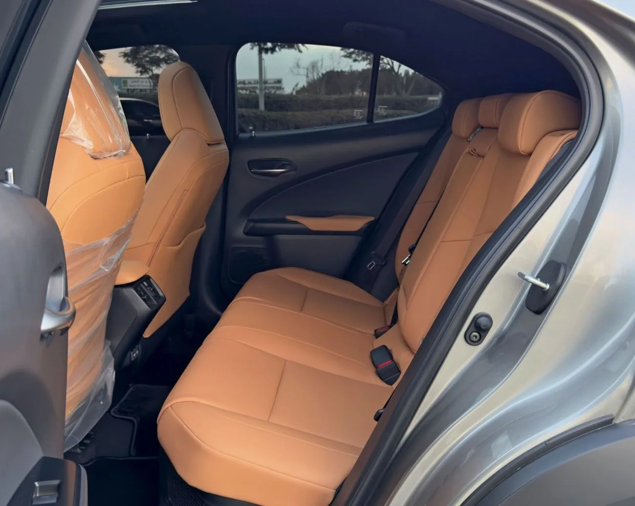 2025 Lexus UX300h Premier angeboten von einem Fachhändler in Dubai, Vereinigte Arabische Emirate, Foto 13 von 13