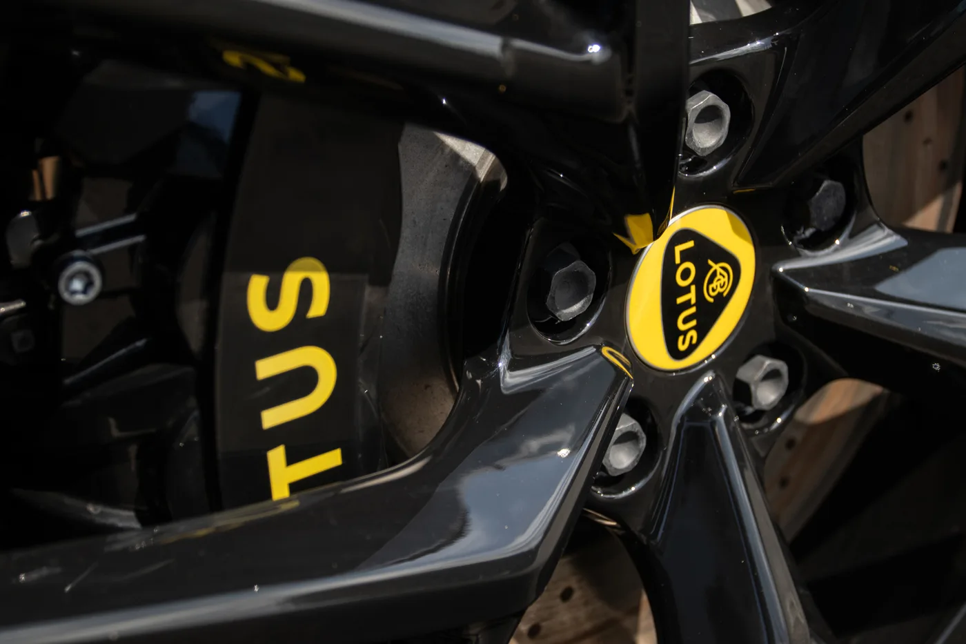 2025 Lotus Eletre offered by a franchised dealer group in Manchester, United Kingdom, photo 23 of 25