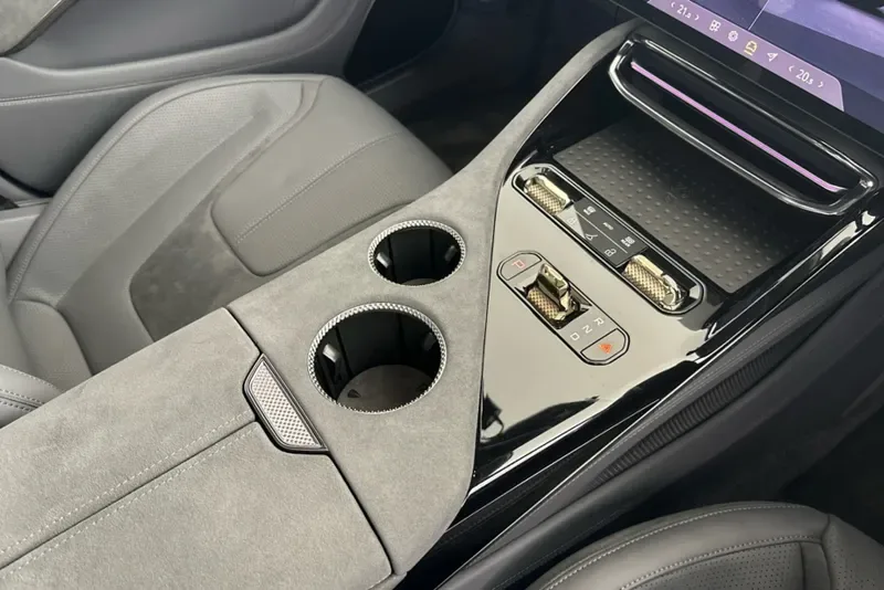 2025 Lotus Eletre S, 8/30