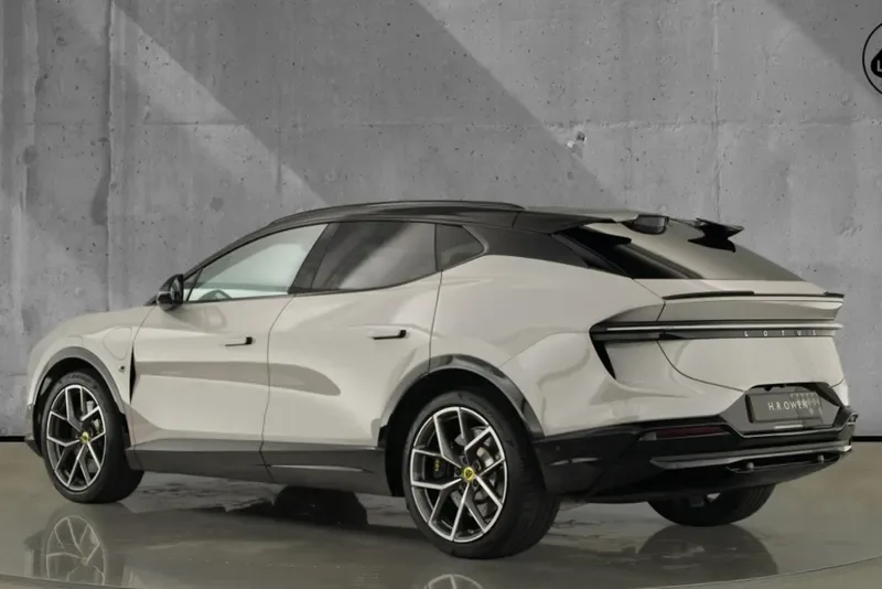 2025 Lotus Eletre S, 2/30