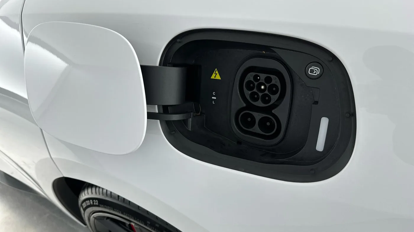 2025 Lotus Emeya S angeboten von einer Vertragshändlergruppe in Hatfield, Vereinigtes Königreich, Foto 15 von 25