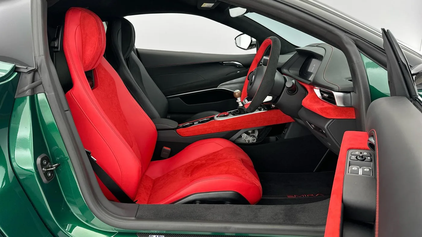 2025 Lotus Emira proposée par un groupe de concessions agréées à Manchester, Royaume-Uni, photo 5 sur 25