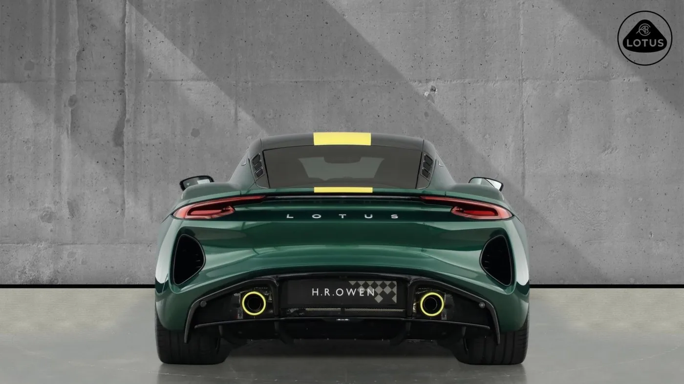 2025 Lotus Emira proposée par un groupe de concessions agréées à Manchester, Royaume-Uni, photo 8 sur 25