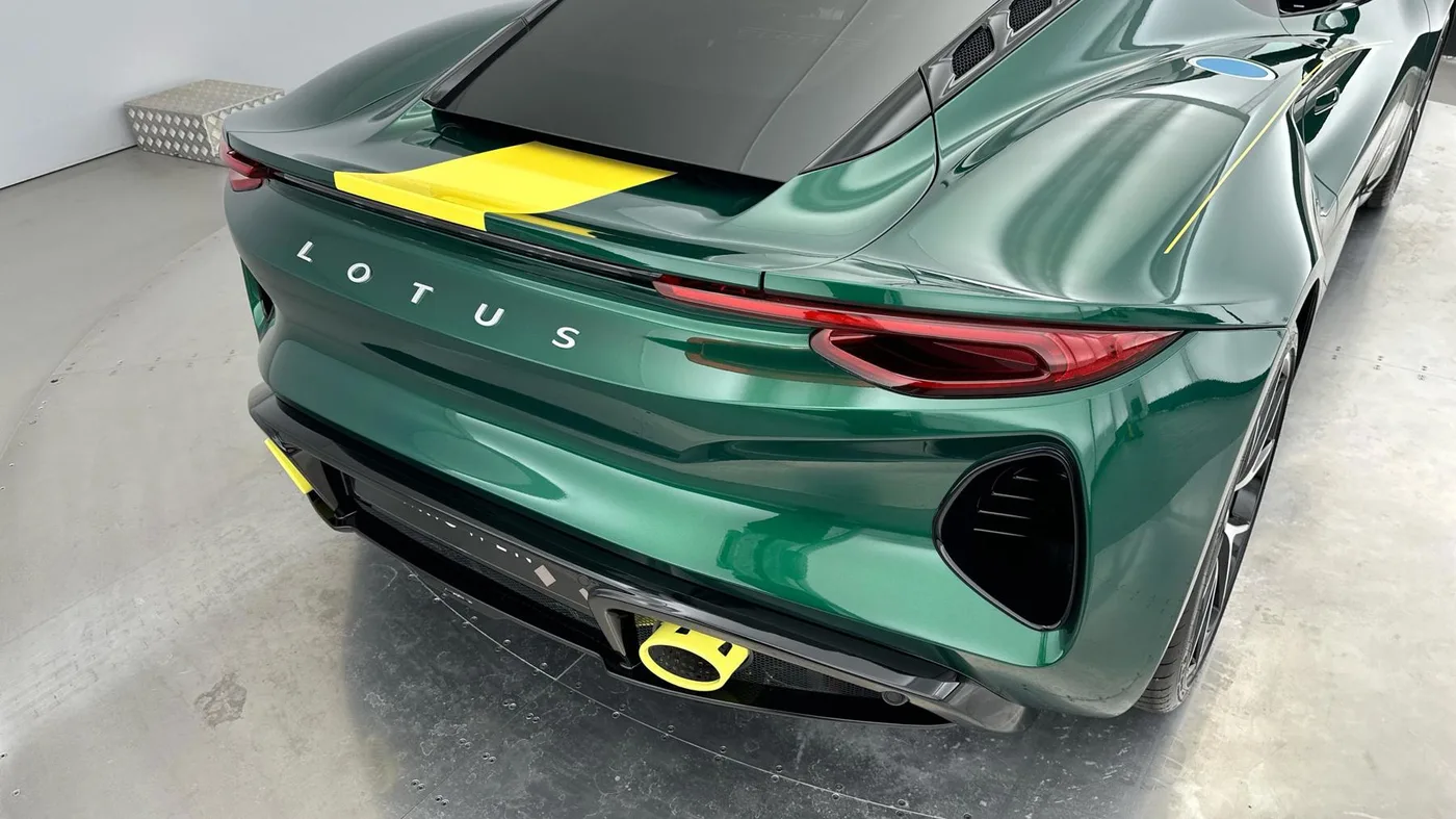 2025 Lotus Emira proposée par un groupe de concessions agréées à Manchester, Royaume-Uni, photo 10 sur 25